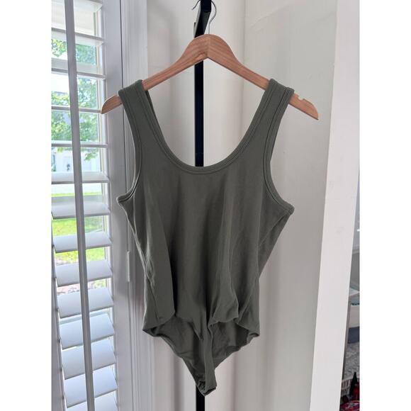 Nuuds Ribbed Scoop Tank Bodysuit Green Extra Large - Picture 5 of 5